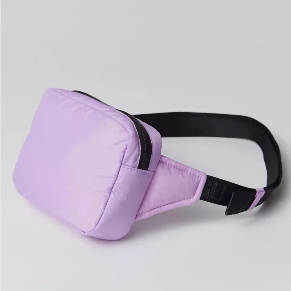 BAGGU Puffy Fanny pack Crossbody Bag in Lavender Lilac - Picture 2 of 13